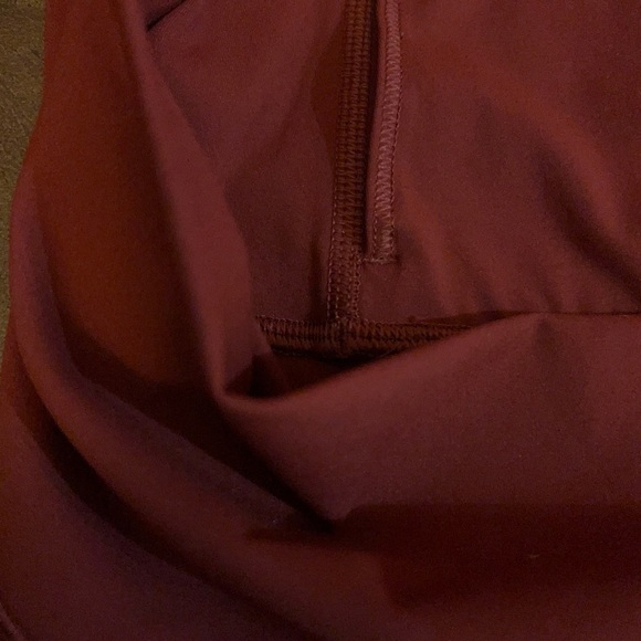 Everlane The Perform Cropped Leggings in Burgundy - Picture 6 of 6